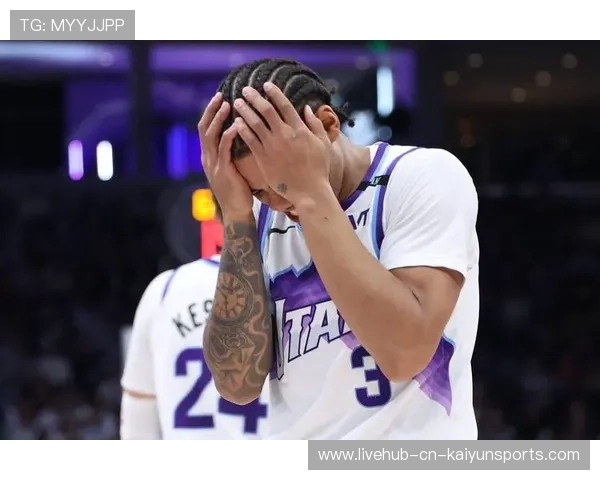 球星在关键防守端做出贡献被教练点名表扬，球星防守照片